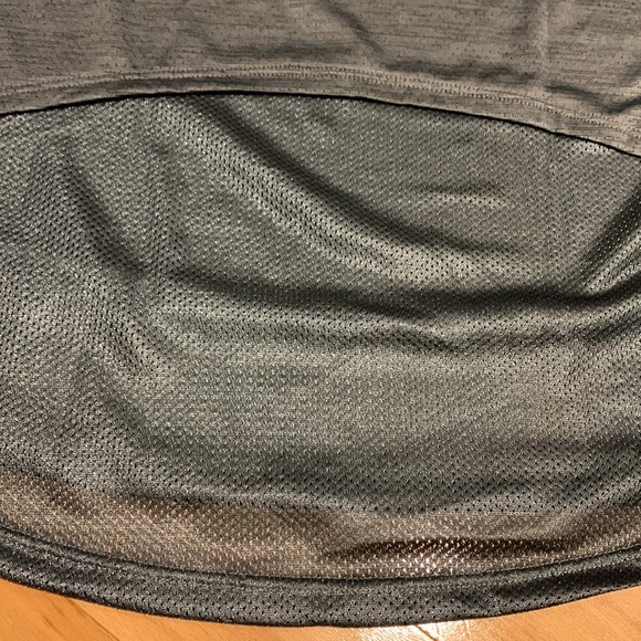 2 NWT Under Armour Active Heat gear Short Sleeve Tees - size M - Picture 15 of 16